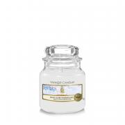 Yankee Candle Snow Globe Wonderland Housewarmer 104g Yankee Candle Snow Globe Wonderland Housewarmer 104g